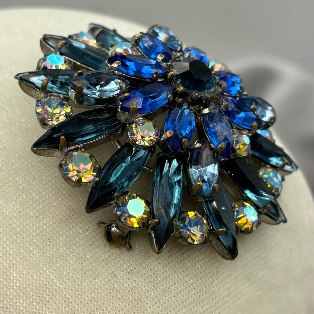 Vintage MCM Blue Rhinestone & Aurora Borealis Sunburst Brooch - Picture 10 of 16